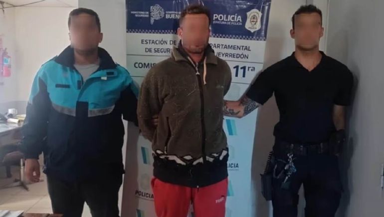Tras agredir a la mujer, el hombre quedó detenido por intento de femicidio. Tras agredir a la mujer, el hombre quedó detenido por intento de femicidio.