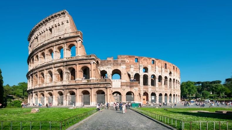 El turista podría afrontar algo más que una larga recuperación por las heridas sufridas durante el accidente en el Coliseo de Roma.