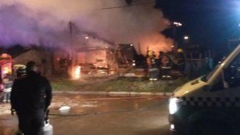 tragedia: murieron cinco nenes y dos mujeres en un incendio tragedia: murieron cinco nenes y dos mujeres en un incendio