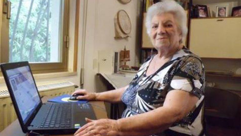 Con 98 años se convirtió en la cibernona de Face