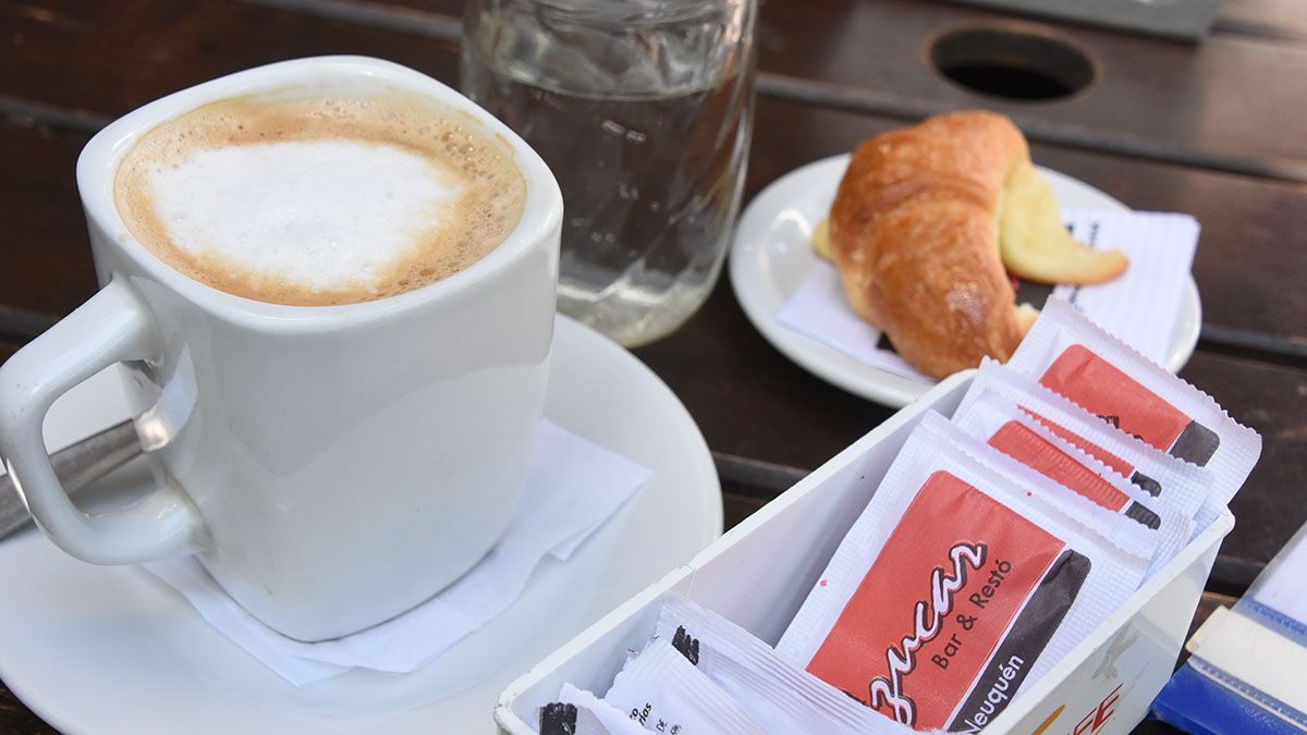 ¿cuanto sale ir a tomar el clasico cafecito de la manana en el centro de neuquen?