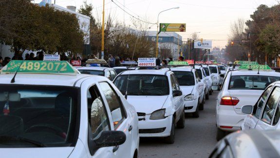 Taxistas de Centenario piden adelantar el aumento de la tarifa.
