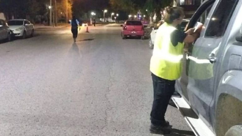 Los inspectores de Tránsito de Centenario realizan controles constantes en la ciudad. Los inspectores de Tránsito de Centenario realizan controles constantes en la ciudad.