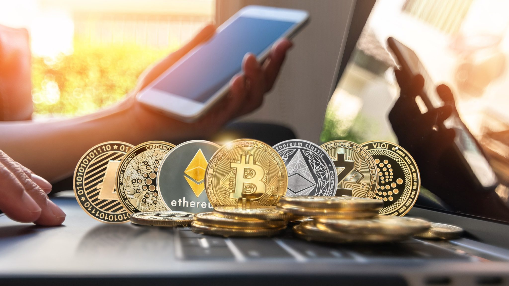 Un token es como una moneda pero con más utilidades, ya que puede representar cualquier activo fungible y negociable. 