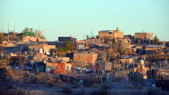 Por la falta de conexiones a la red de gas, en varios barrios dependen de la electricidad para poder calefaccionarse.