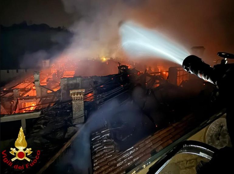 Un incendio arrasó un emblemático monasterio de 400 años de antigüedad Un incendio arrasó un emblemático monasterio de 400 años de antigüedad