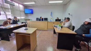 La audiencia por el homicidio que sacude a Trevelín, en Chubut: fue en la madrugada del lunes en una casa del barrio Alborada. La audiencia por el homicidio que sacude a Trevelín, en Chubut: fue en la madrugada del lunes en una casa del barrio Alborada.