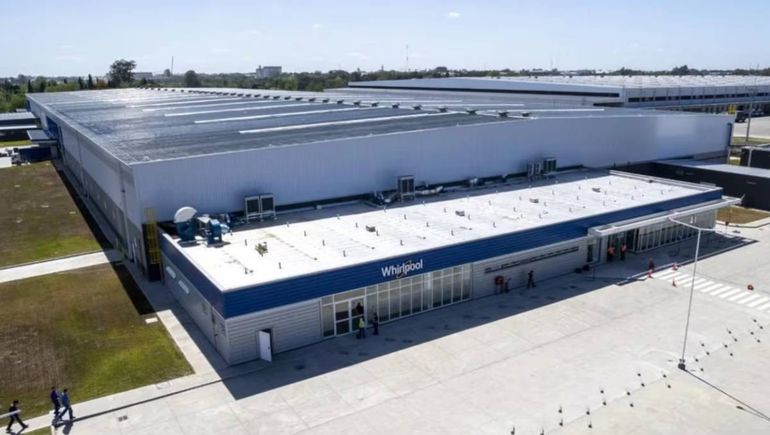 220 empleados fueron despedidos de la fábrica.