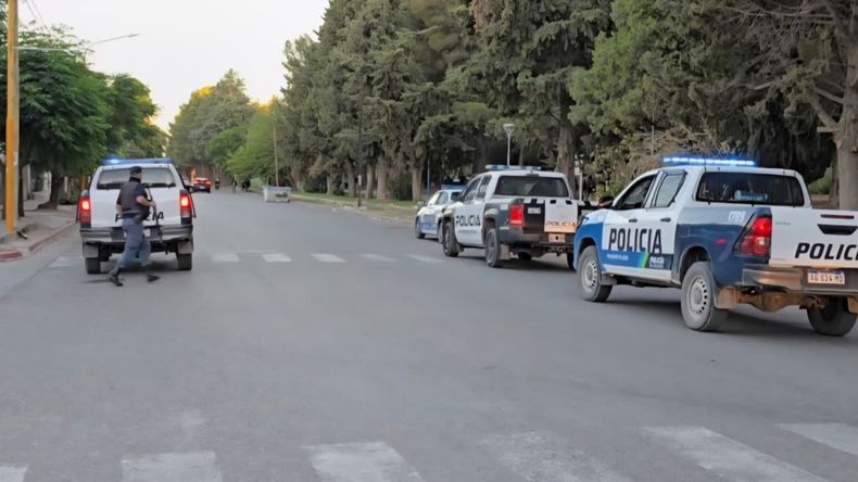 En medio de los festejos, dos bandas se enfrentaron a golpes en Centenario | LM Neuquen En medio de los festejos, dos bandas se enfrentaron a golpes en Centenario
