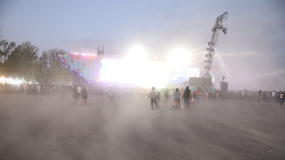 La última noche de la Fiesta de la Confluencia se canceló por fuertes vientos.
