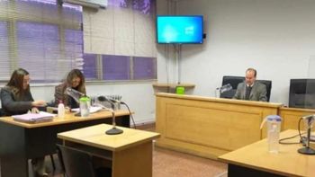 En la audiencia preliminar realizada el martes en Esquel, un juez de Chubut decidió llevar a juicio al abogado acusado de tentativa de chantaje. En la audiencia preliminar realizada el martes en Esquel, un juez de Chubut decidió llevar a juicio al abogado acusado de tentativa de chantaje.
