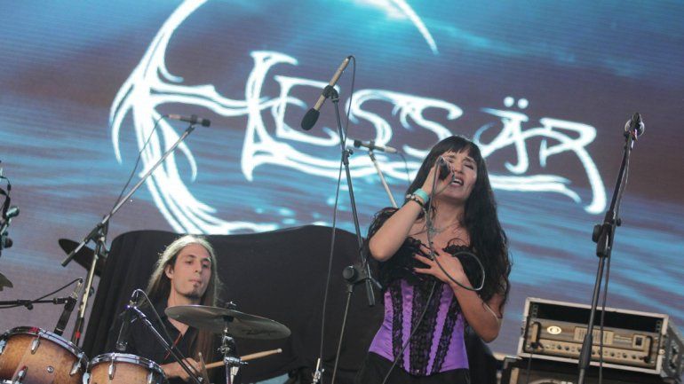 Alejandra Barro encabeza el grupo de metal sinfónico Elessär.