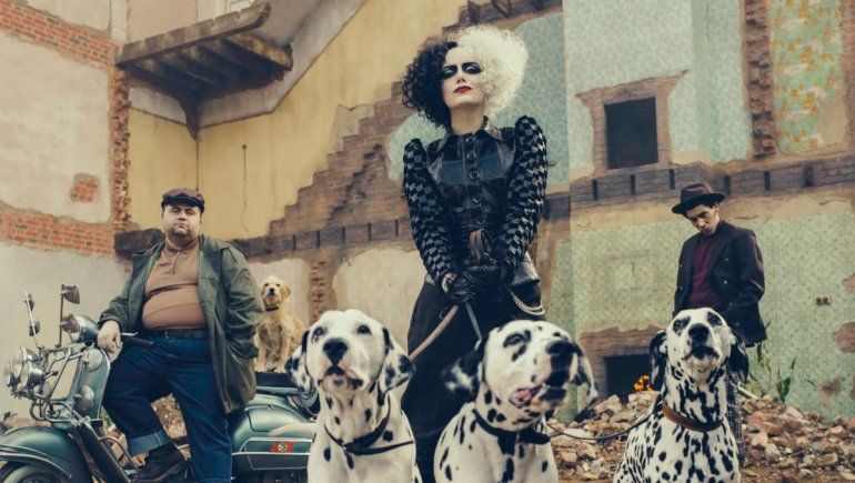 Películas de Disney: nuevo póster de Emma Stone como Cruella