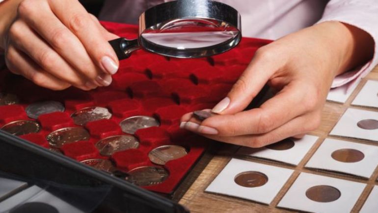 La numismática es la disciplina que estudia las monedas, billetes y medallas. Asimismo, esa definición también comprende a los coleccionistas de valores o divisas. La numismática es la disciplina que estudia las monedas, billetes y medallas. Asimismo, esa definición también comprende a los coleccionistas de valores o divisas.