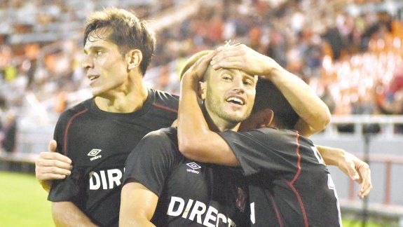 Estudiantes se aprovechó de las falencias de Boca y se fue de Mardel con una sonrisa.