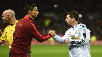 ¿messi o cristiano?: el debate entre dos leyendas del futbol ingles ¿messi o cristiano?: el debate entre dos leyendas del futbol ingles