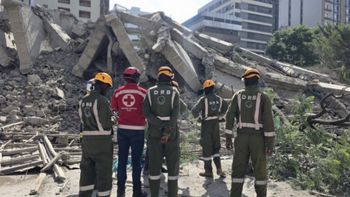 La Cruz Roja de Kenia fue uno de los organismos que participó del operativo por el derrumbe de un edificio en Nairobi. La Cruz Roja de Kenia fue uno de los organismos que participó del operativo por el derrumbe de un edificio en Nairobi.