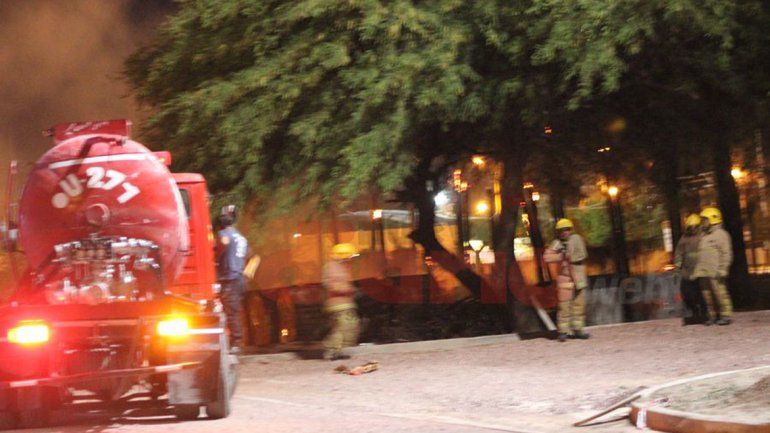 Lo que era un escrache terminó descontrolado por la furia de la gente.