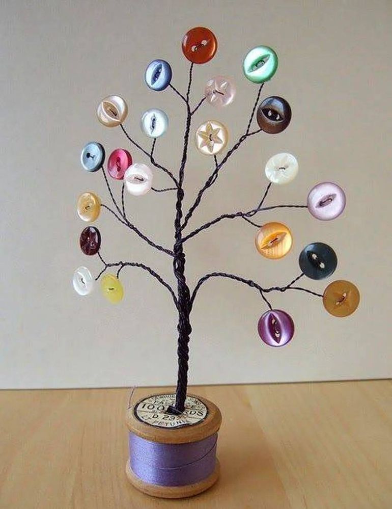 Con botones antiguos y almabre se puede crear este hermoso árbol decorativo. Foto: Google. Con botones antiguos y almabre se puede crear este hermoso árbol decorativo. Foto: Google.