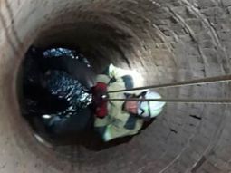 El rescate de los bomberos de Cosquín tras la caída de la nene al aljibe. El rescate de los bomberos de Cosquín tras la caída de la nene al aljibe.