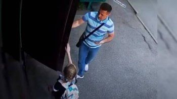 Niña que logró evadir a un presunto pedófilo cerca de su casa es viral en YouTube.