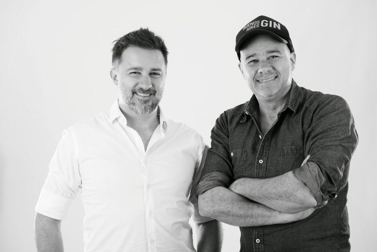 Franco y Bruno Moretti, pioneros en la destilación de gin artesanal en el país. Franco y Bruno Moretti, pioneros en la destilación de gin artesanal en el país.