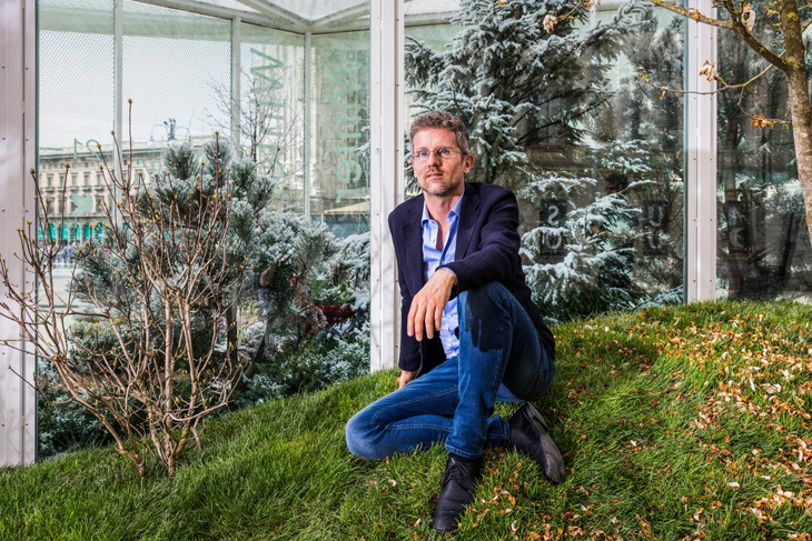 Carlo Ratti es un arquitecto, ingeniero, inventor, maestro y activista italiano, que imparte clases en el MIT y diseñó la Torre Jian Mu. Carlo Ratti es un arquitecto, ingeniero, inventor, maestro y activista italiano, que imparte clases en el MIT y diseñó la Torre Jian Mu.