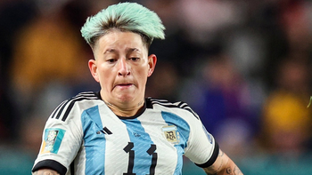 Yamila Rodríguez es jugadora de la selección nacional femenina. Yamila Rodríguez es jugadora de la selección nacional femenina.