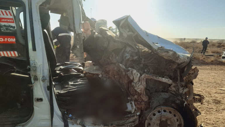 La camioneta chocó de manera frontal con el camión cerca de San Patricio del Chañar