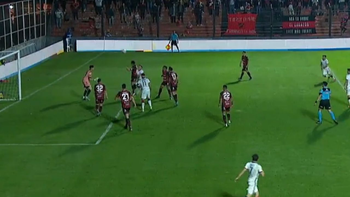 blooper nunca visto y gol de taco en el partido de san lorenzo blooper nunca visto y gol de taco en el partido de san lorenzo