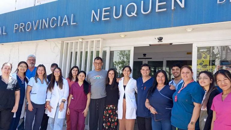 Los protagonistas del primer trasplante con una donante viva no relacionada realizada en diciembre pasado junto al equipo del Hospital Castro Rendón. Los protagonistas del primer trasplante con una donante viva no relacionada realizada en diciembre pasado junto al equipo del Hospital Castro Rendón.