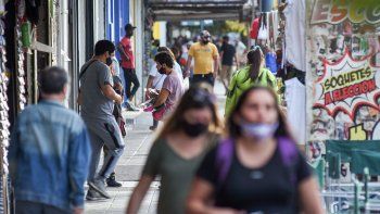 Gente centro Neuquén barbijos