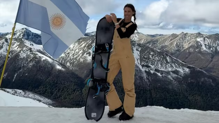 Pampita separada y de vacaciones en la cordillera neuquina