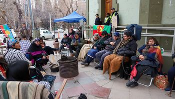 ON - Mapuches protestan en Gobernacion (13)