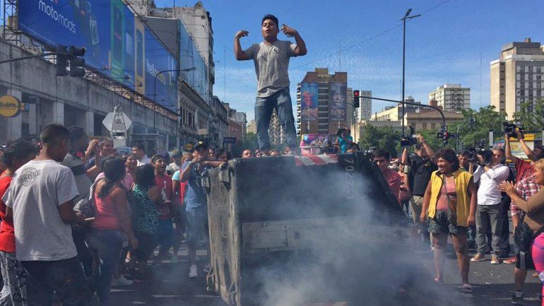 La Policía reprimió a los manteros en Once