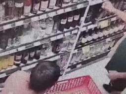 Los argentinos fueron captados por las cámaras en pleno robo Los argentinos fueron captados por las cámaras en pleno robo