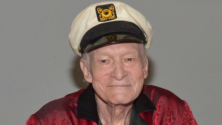 A Hugh Hefner lo vieron teniendo sexo con el perro