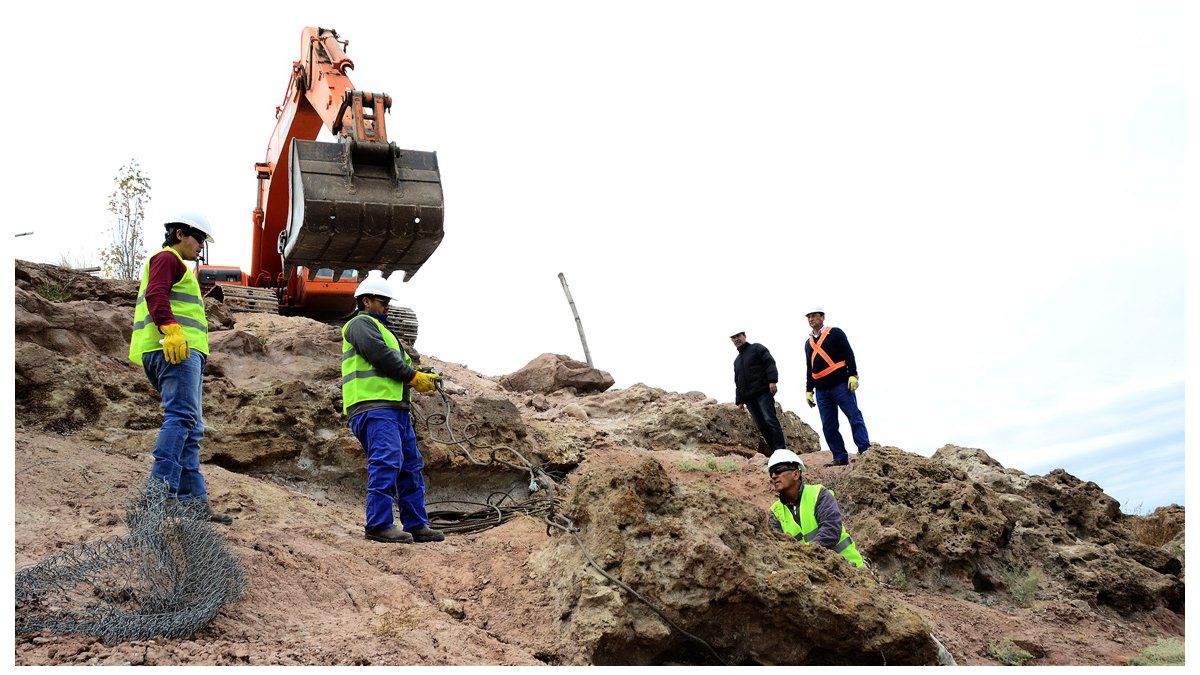 Remueven rocas gigantes para evitar una catástrofe