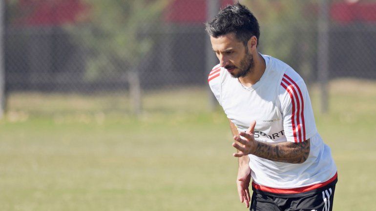 Nacho Scocco formaría dupla de ataque con el Oso Pratto.
