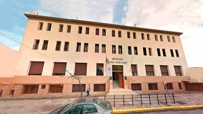 Enigma por el chico que cayó del 2º piso de su escuela