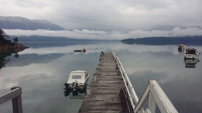 Aprovecharon el lago picado y saquearon cuatro embarcaciones