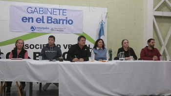 El intendente Mariano Gaido encabezó la visita de Gabinete en el barrio / Foto Prensa Municipio