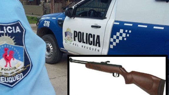 Detuvieron a dos hombres que llevaban un arma en su camioneta