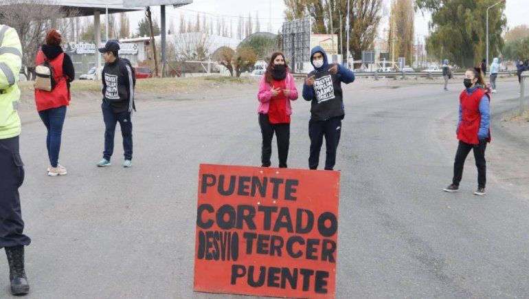Juntan firmas para prohibir los piquetes en los puentes