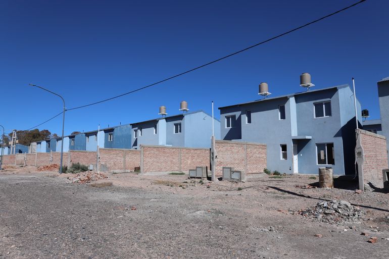 Algunas de las casas que no se terminaron de la Cooperativa 127 Hectáreas. Algunas de las casas que no se terminaron de la Cooperativa 127 Hectáreas.