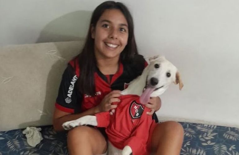 La historia del perro hincha de Newells que se metió a la cancha de Central