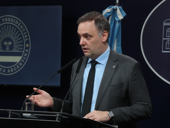 Manuel Adorni dio su primera conferencia como jefe de gabinete.