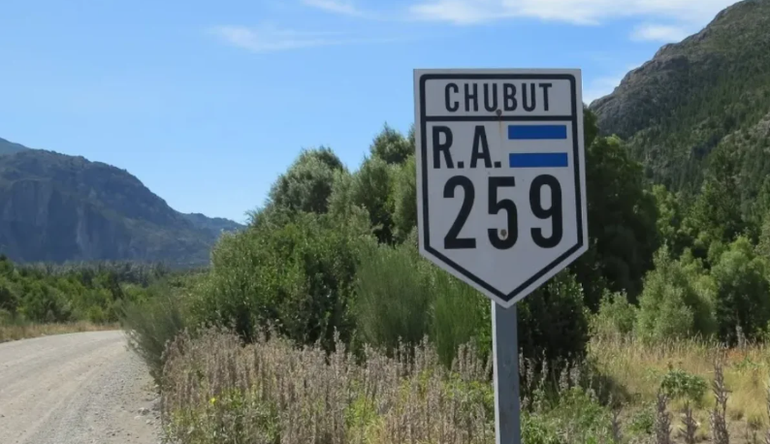 La ruta 259, un camino de ripio que serpentea entre los Andes.