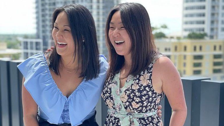 El viral encuentro 36 años después de unas gemelas separadas al nacer