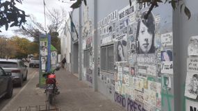 El depravado fue condenado en un juicio abreviado realizado en los tribunales de Cipolletti. Cumplirá prisión domiciliaria con seguimiento satelitar y autorización para salir a trabajar. | LM Neuquen El depravado fue condenado en un juicio abreviado realizado en los tribunales de Cipolletti. Cumplirá prisión domiciliaria con seguimiento satelitar y autorización para salir a trabajar.